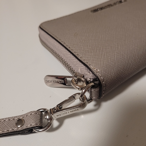 Michael Kors Wrislet - Picture 5 of 7